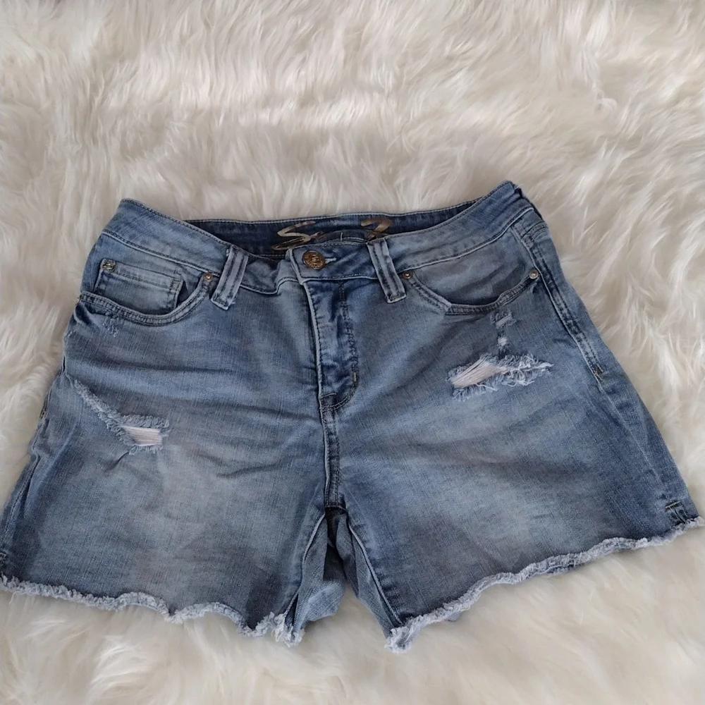 Seven 7 Women's Weekend Shorts Size 6 - Picture 1 of 4